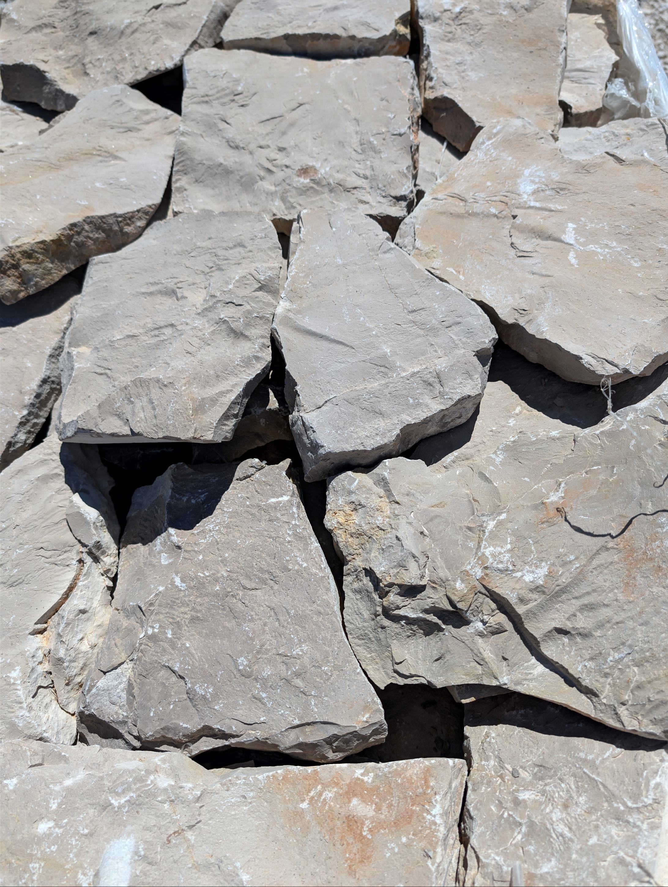 Light grey limestone, irregular format, natural split-face surface